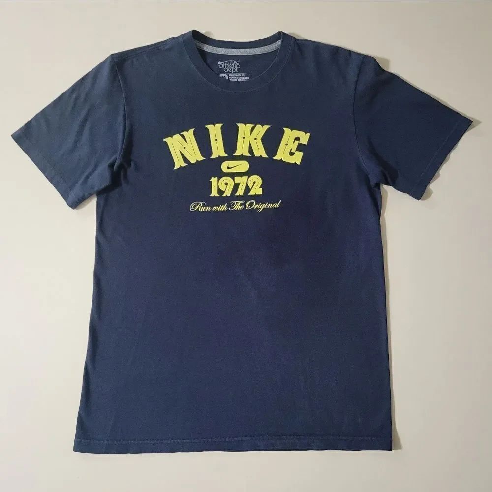 Nike Men's Navy Graphic Crewneck Short Sleeve Tee